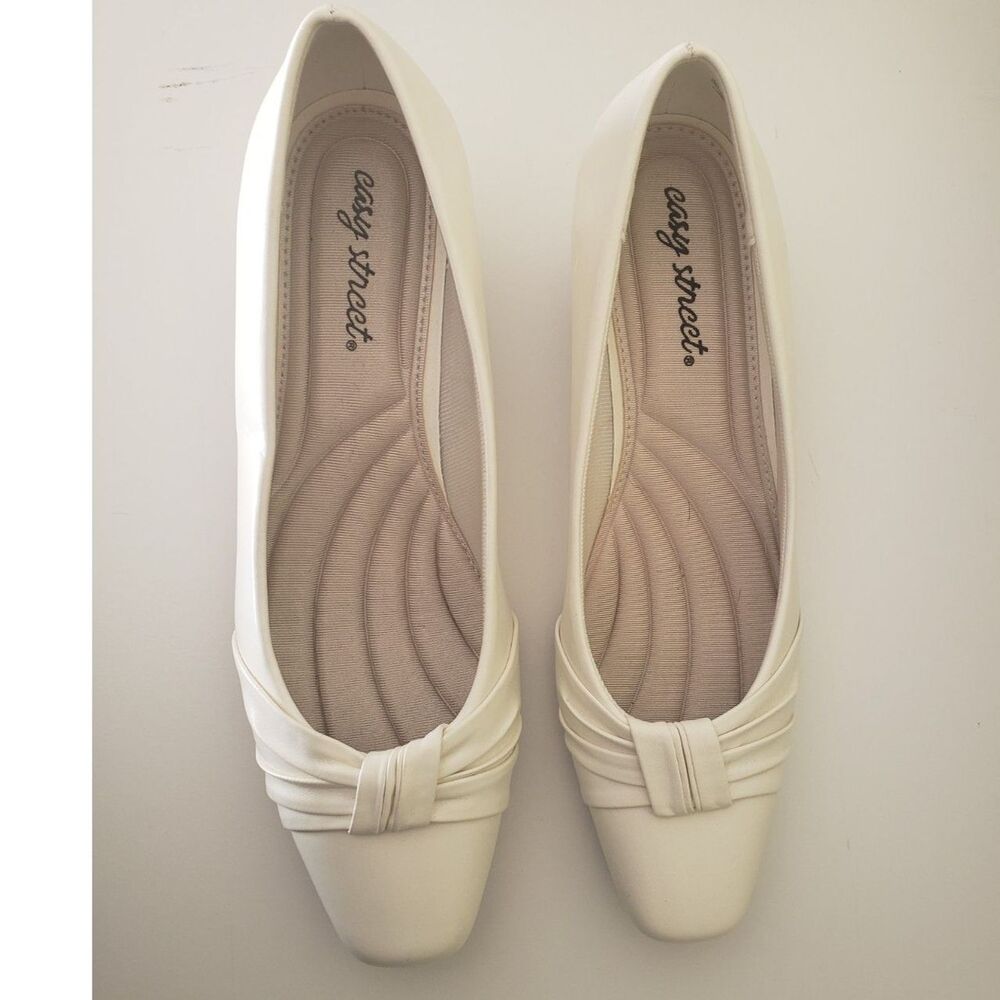 Easy Street Waive White Square Toe Low Kitten Heel Comfort Pumps Women size 7